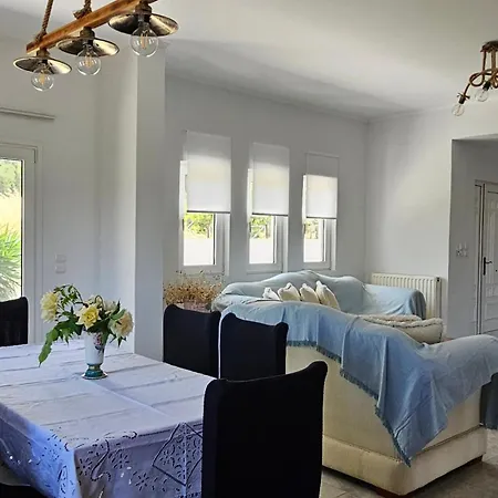 Grace And Harmony Of Ancient * Corinto