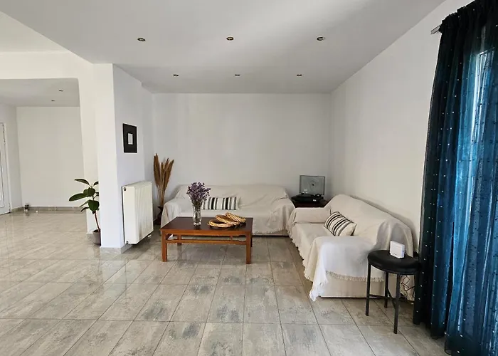 Grace And Harmony Of Ancient فيلة Corinth